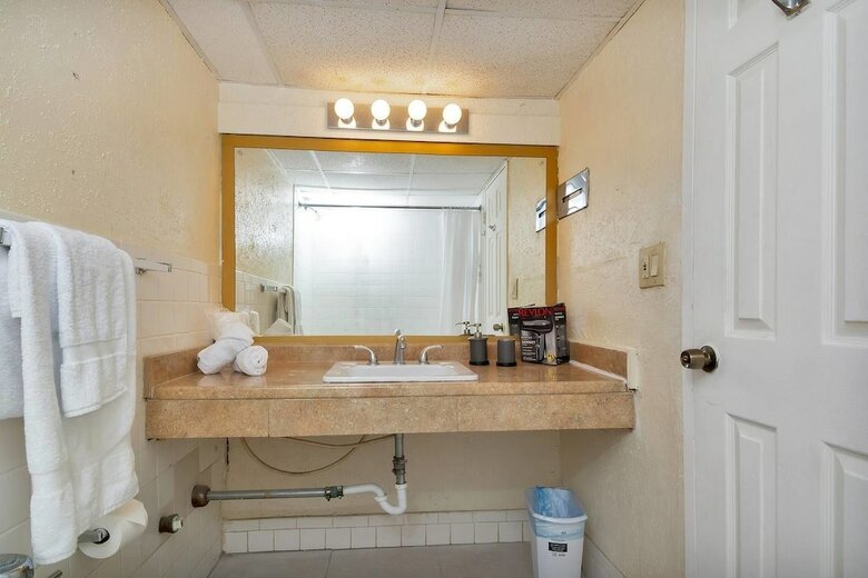 Apartamentos Lovely Little Studio With Pool, Hallandale Beach:)