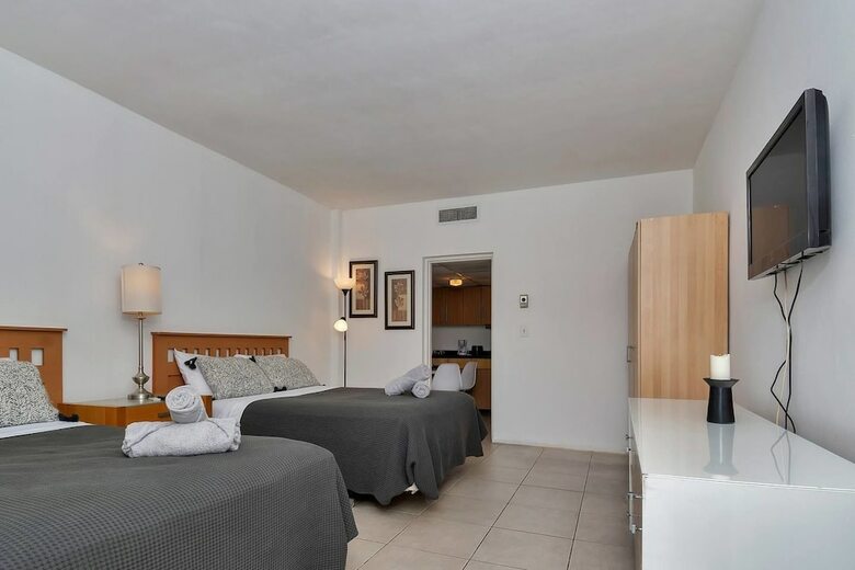 Apartamentos Lovely Little Studio With Pool, Hallandale Beach:)