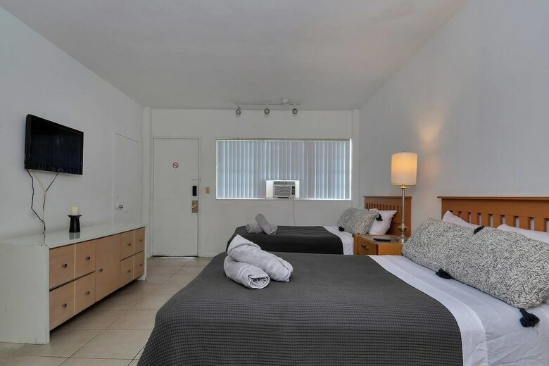 Apartamentos Lovely Little Studio With Pool, Hallandale Beach:)
