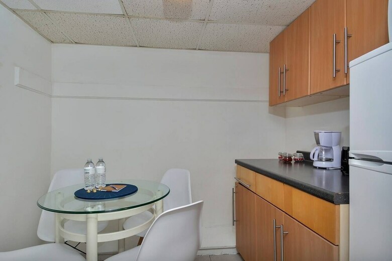 Apartamentos Lovely Little Studio With Pool, Hallandale Beach:)
