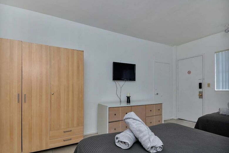 Apartamentos Lovely Little Studio With Pool, Hallandale Beach:)