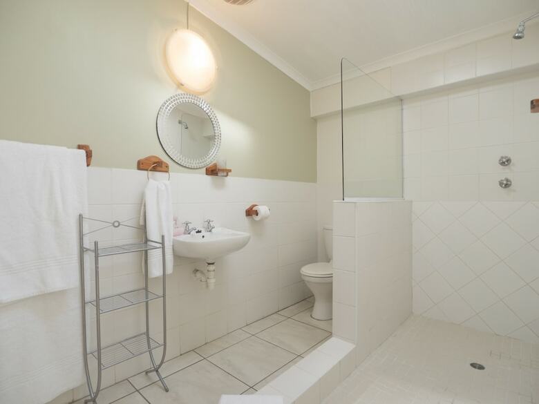 Hotel Cuningham's Island Guest House