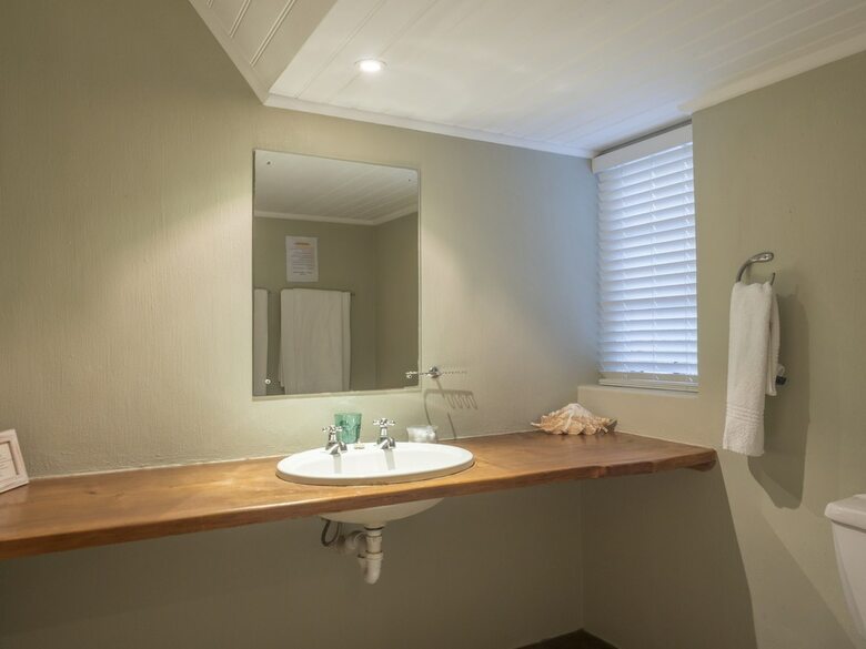 Hotel Cuningham's Island Guest House