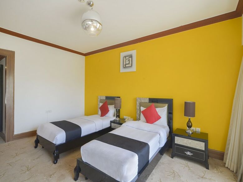 Capital O 29124 Royal Palms Hotel