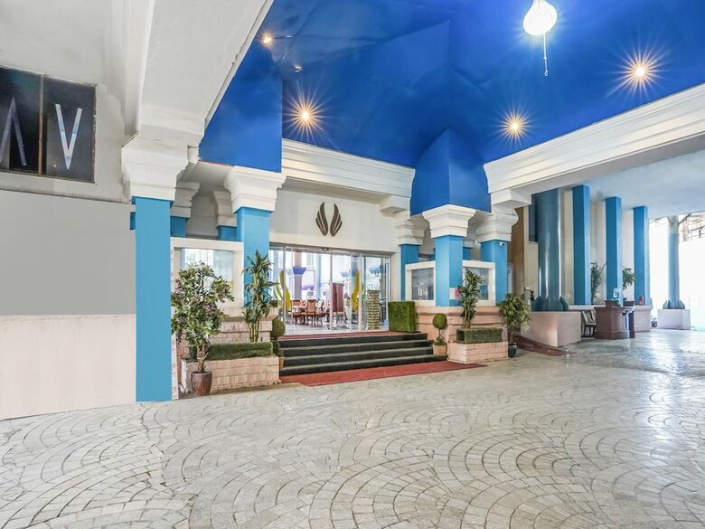 Capital O 29124 Royal Palms Hotel