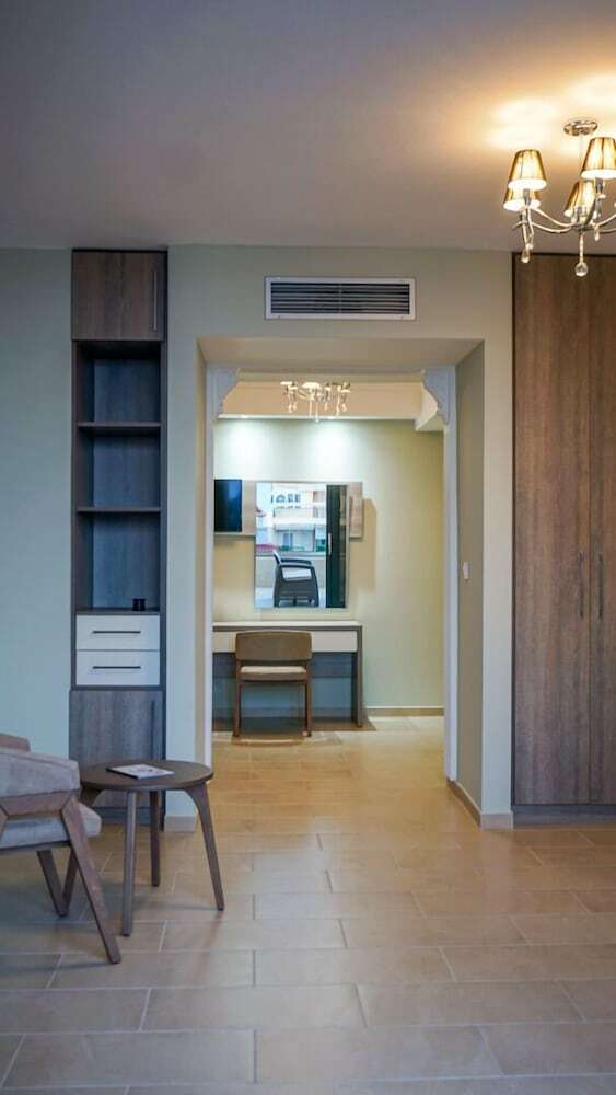 Agnes Deluxe Hotel