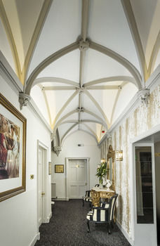 Albany Hotel