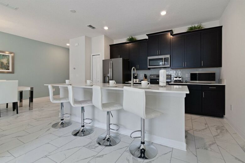 4br 3ba Town Home In Storey Lake