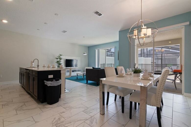 4br 3ba Town Home In Storey Lake