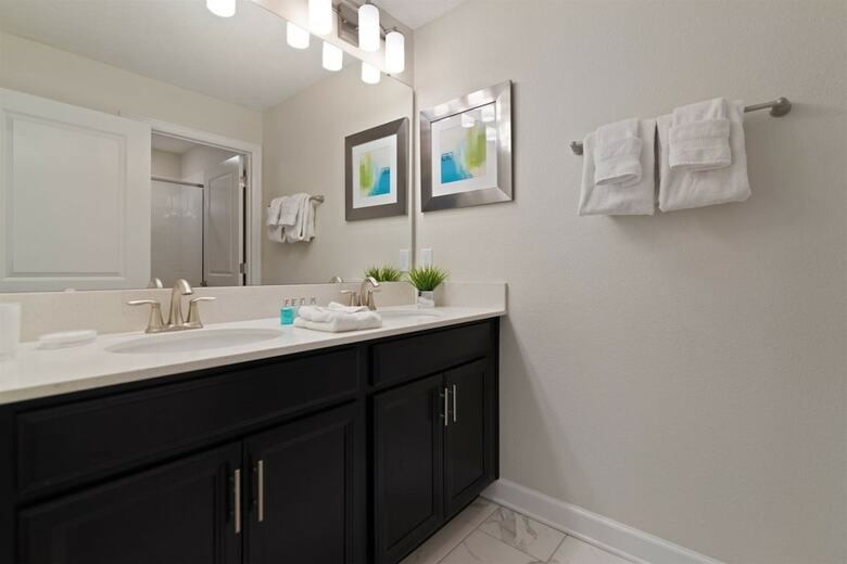 4br 3ba Town Home In Storey Lake