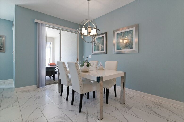 4br 3ba Town Home In Storey Lake