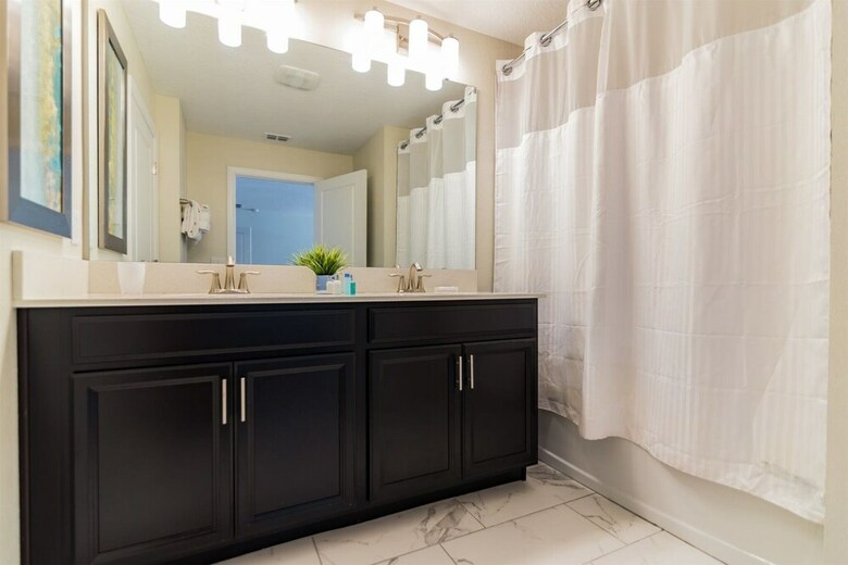 4br 3ba Town Home In Storey Lake