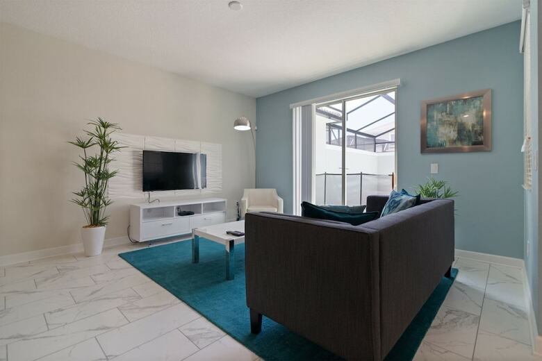 4br 3ba Town Home In Storey Lake