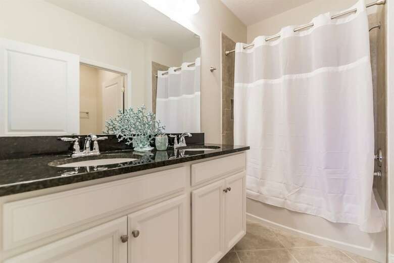 5br Town Home In Festival