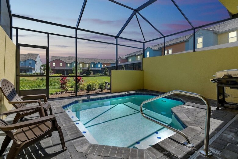 5br Town Home In Festival