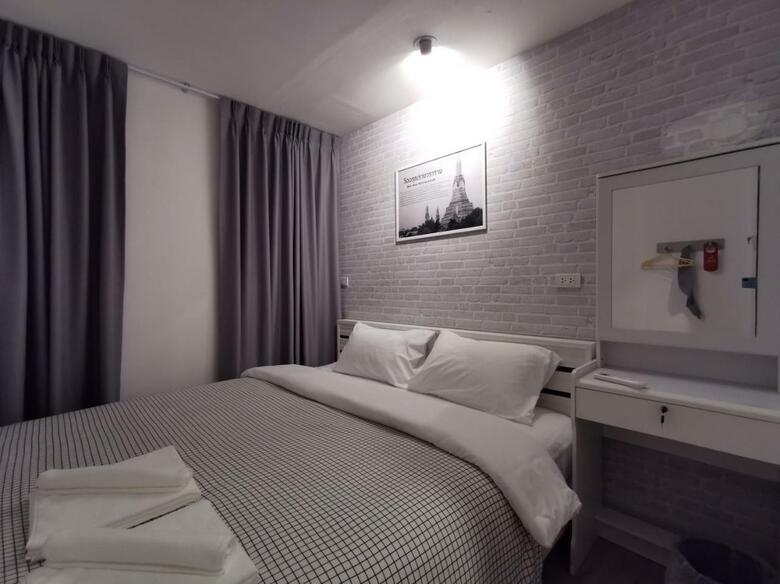 Hostal White House Hostel