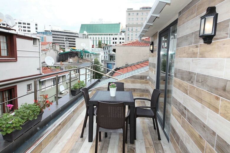 Taksim Corner Suite