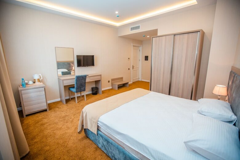 Midway Hotel