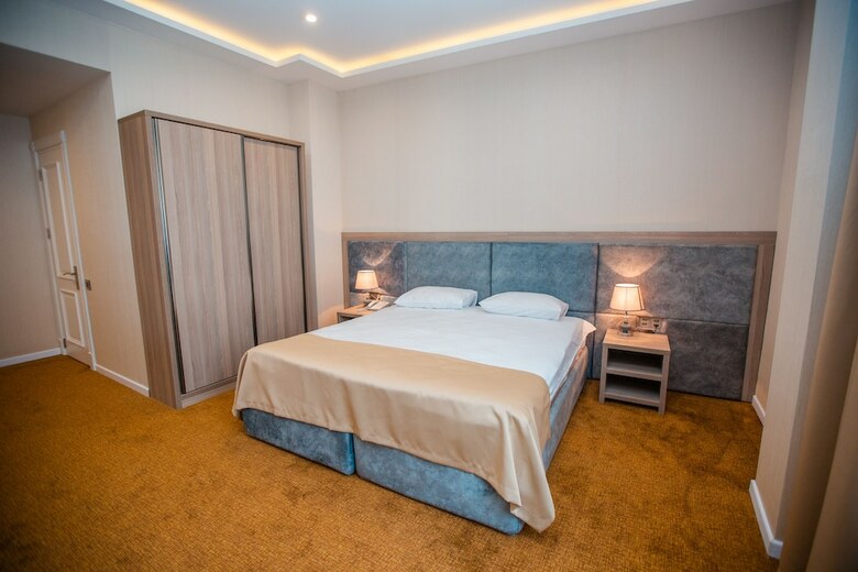 Midway Hotel