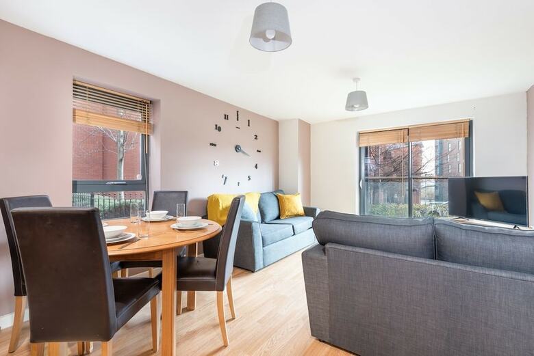 Bouverie Apartment