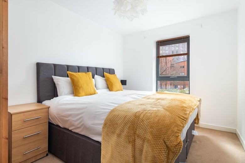 Bouverie Apartment