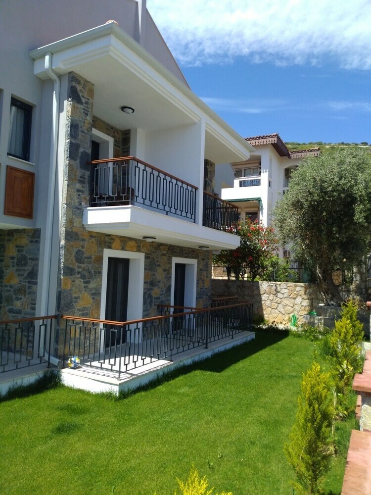 Pharos Boutique Hotel
