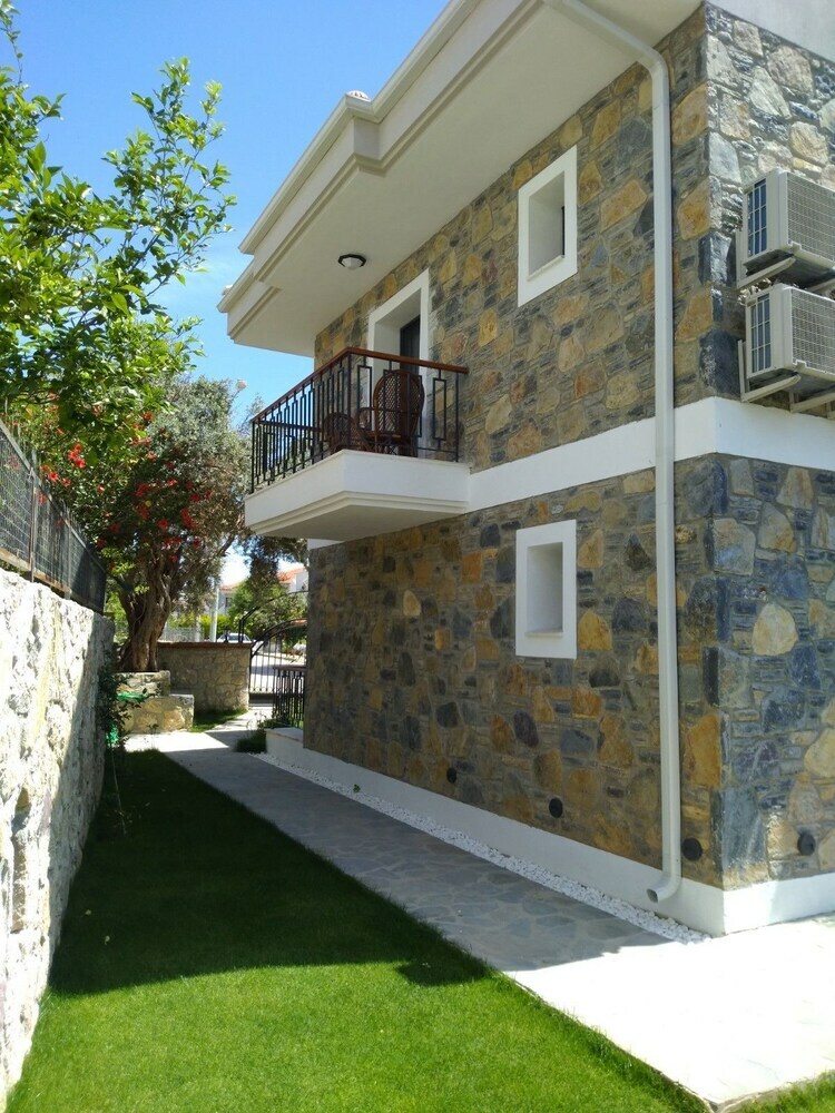 Pharos Boutique Hotel