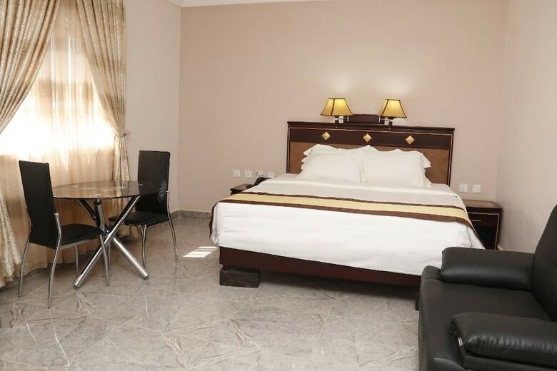 Commordore Hotel