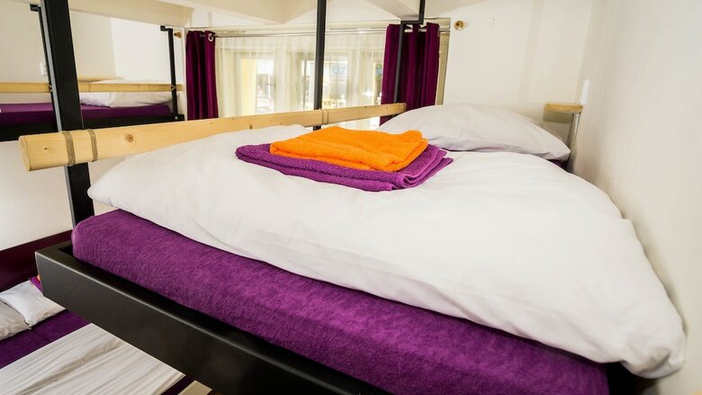 Flying Bed Apartment Close To Castle