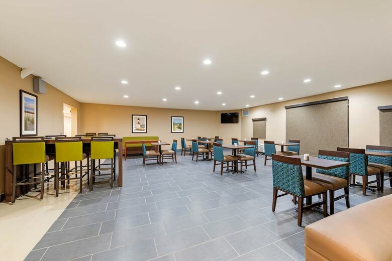 Hotel Comfort Inn & Suites