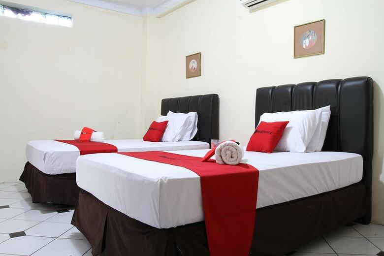 Hotel Reddoorz Plus @ Otista Garut