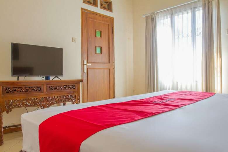 Hotel Reddoorz Plus @ Otista Garut