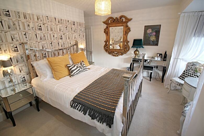 Bed & Breakfast Stay At No.2