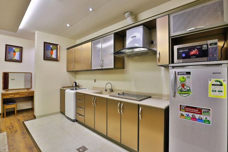 Oyo 240 Roshan Gulf Hotel Suites
