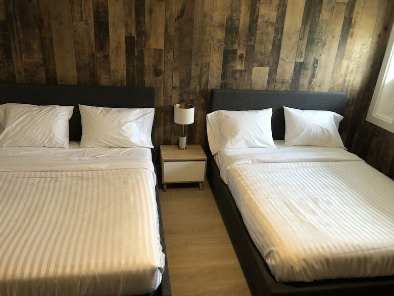 Camrose Lechateau Hotel