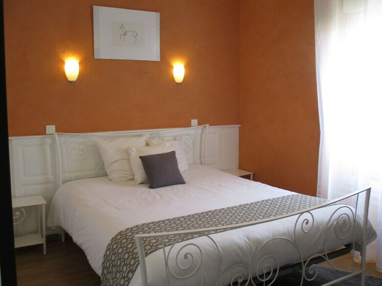 Hotel H�tel La Tour Des F�es