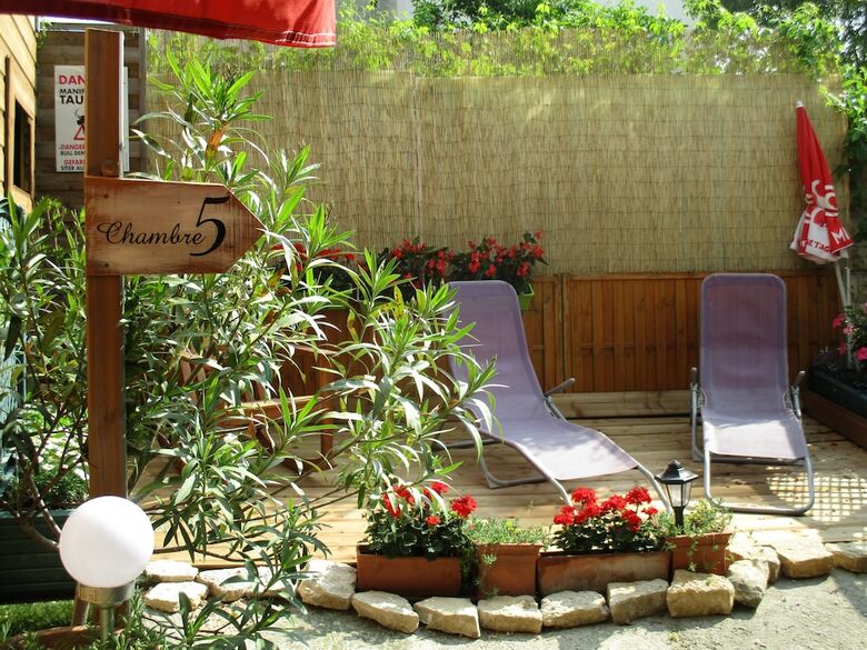 Hotel H�tel La Tour Des F�es