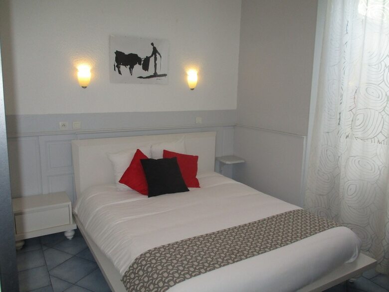 Hotel H�tel La Tour Des F�es