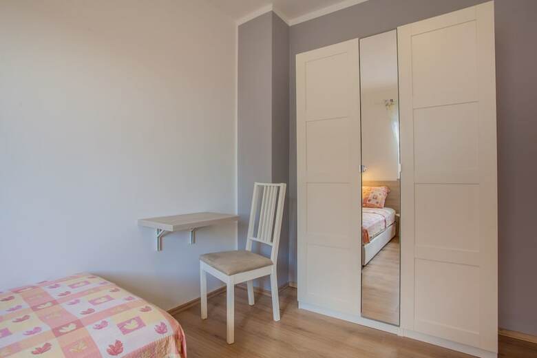 Apartments Gorast
