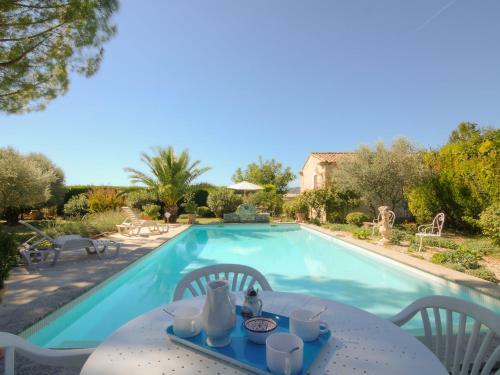 Holiday Home Maison La Fabrique Villelaure