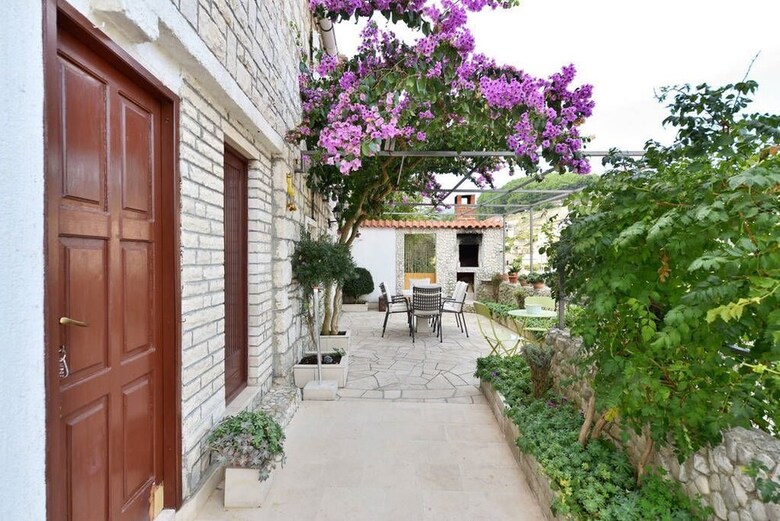 House Tihana
