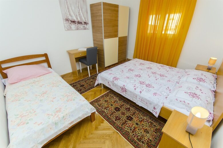 Apartments Karlo
