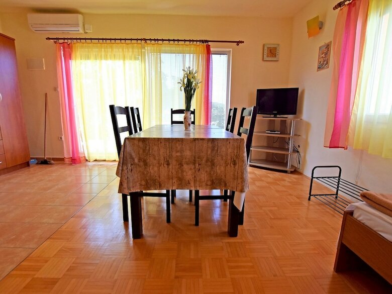 Apartments Pinka-30 M From The Sea
