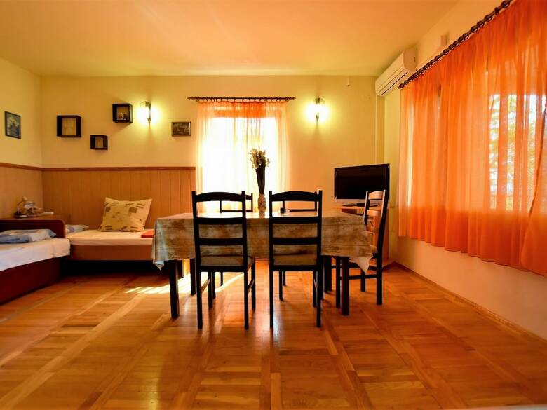 Apartments Pinka-30 M From The Sea