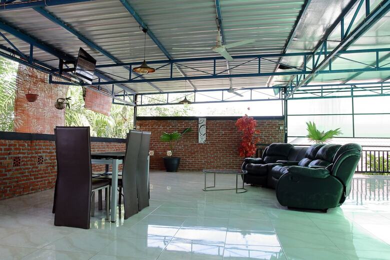 Hostal Oyo 933 Wisma Malawen