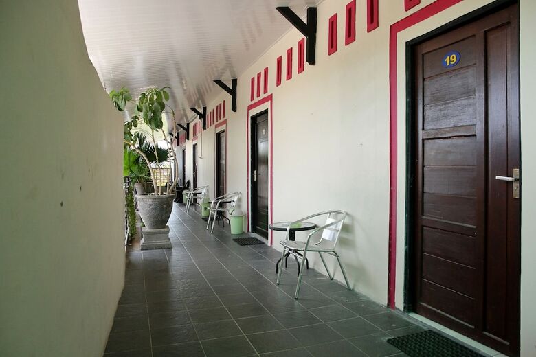 Hostal Oyo 933 Wisma Malawen