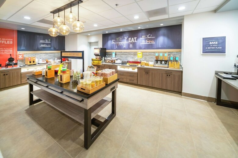 Hotel Hampton Inn & Suites Santa Maria