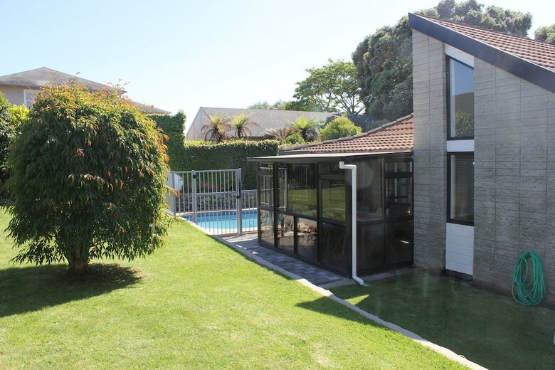 Toodle's A Poolside Retreat Just 10ks From The Mount