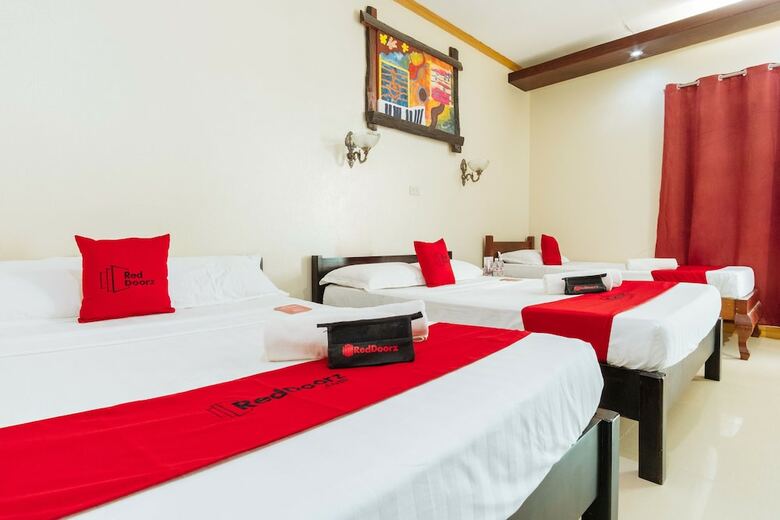 Hotel Reddoorz Premium Near Pristine Beach