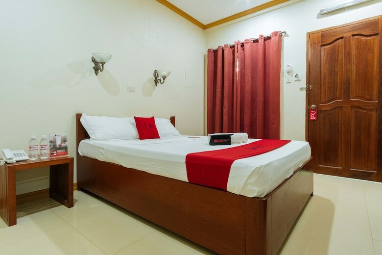 Hotel Reddoorz Premium Near Pristine Beach